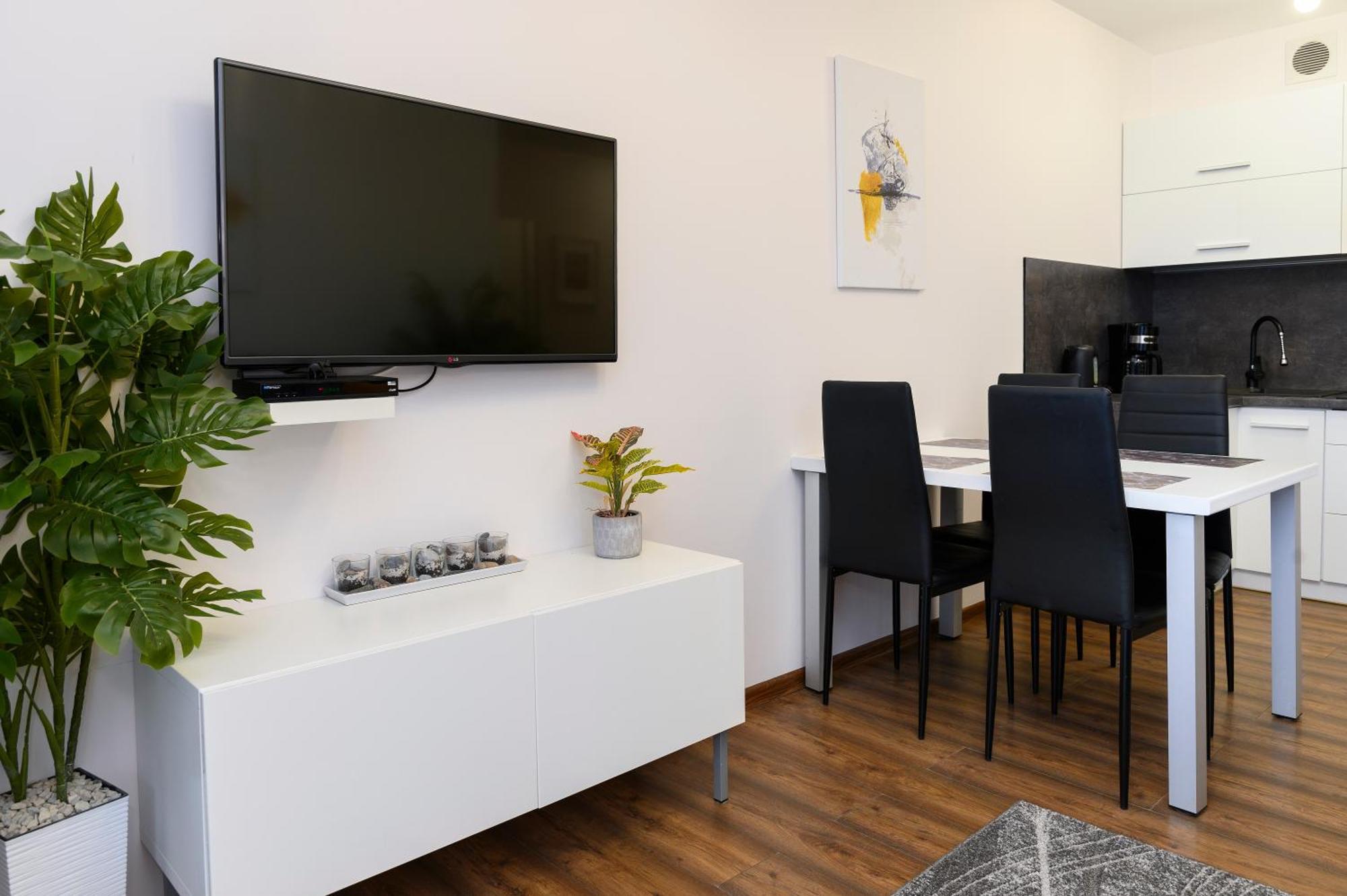 Апартаменти Sunny Bliss Polanki Klonowa, 350m Beach, Pool, Sauna, Gym Колобжег