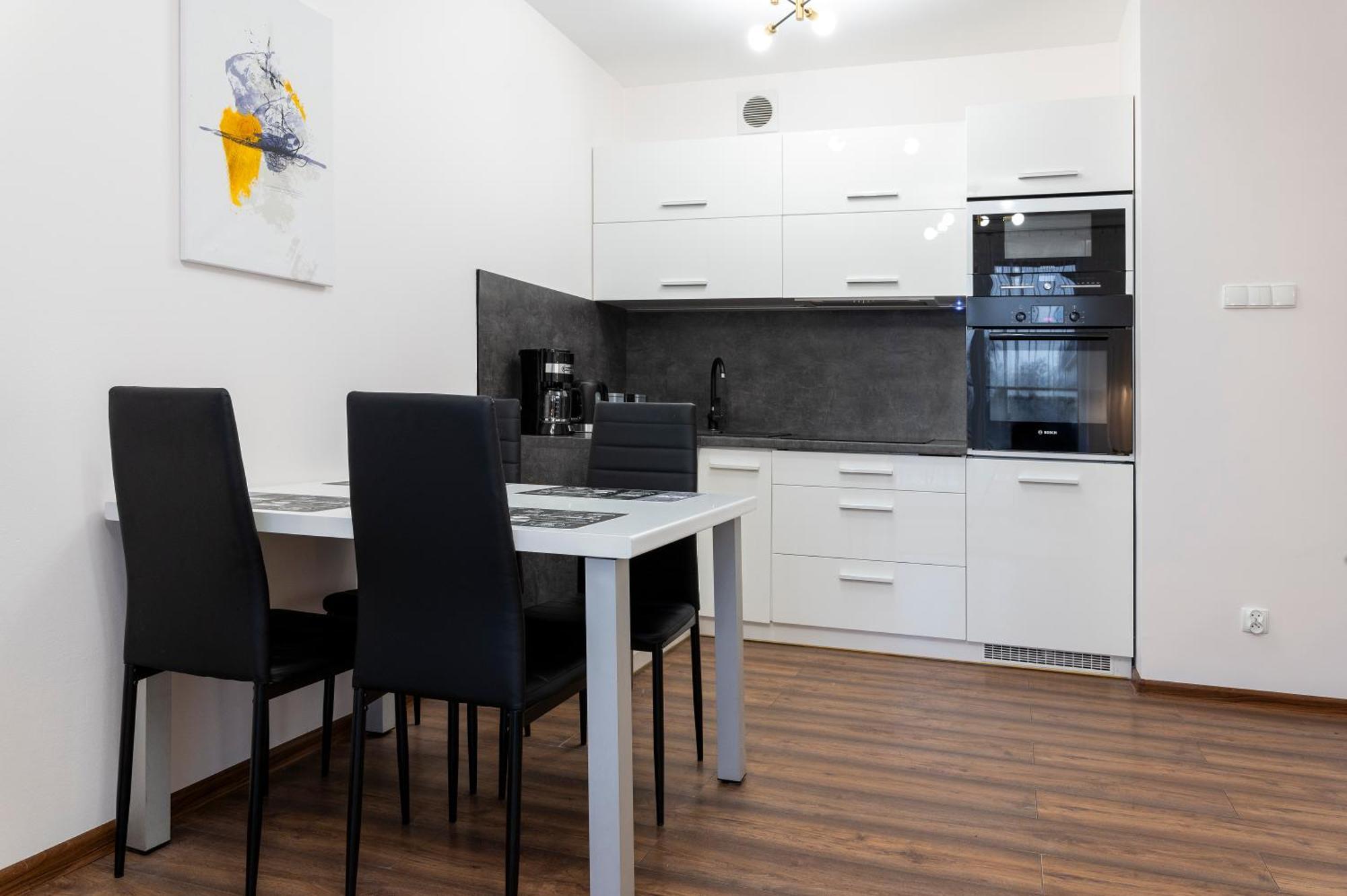 Апартаменти Sunny Bliss Polanki Klonowa, 350m Beach, Pool, Sauna, Gym